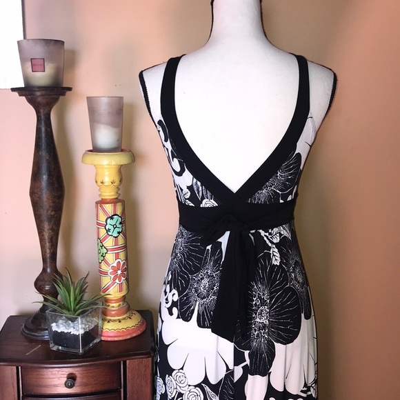 Y2K black and white Floral Maxi dress vneck - Picture 4 of 5